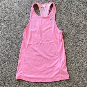 Reebok! Fitted Workout Tank 🤍